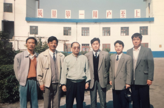 時任中國人民解放軍第二炮兵羅東進政委來公司視察工作。