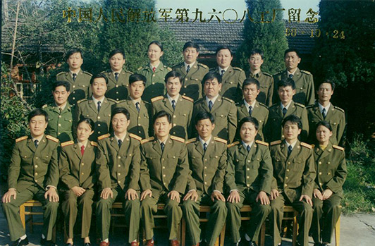 成立安徽神劍化工有限責任公司。為響應中共中央、國務院、中央軍委的號召，管理團隊放棄政府安置，懷揣實業(yè)報國的思想，公司軍轉民。